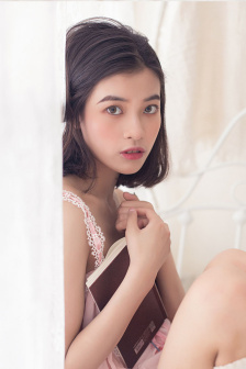 大胸牛奶女